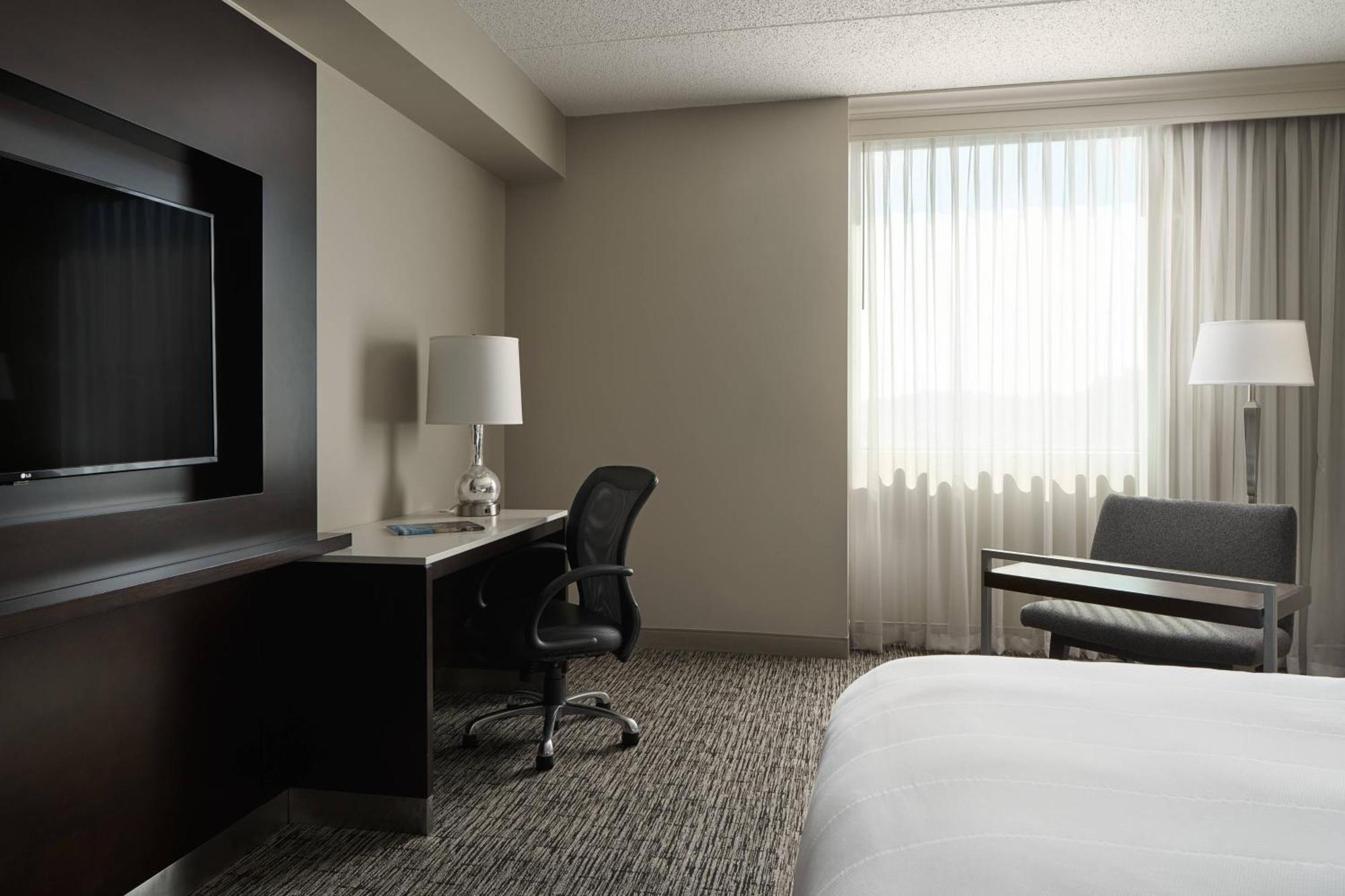 Отель Cleveland Marriott East Warrensville Heights Экстерьер фото